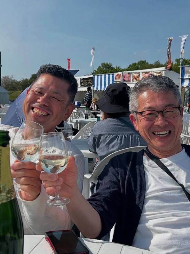 直江さんのお母様実家帰省時に近くのワイナリーにて（直江晃さんThreadsより）