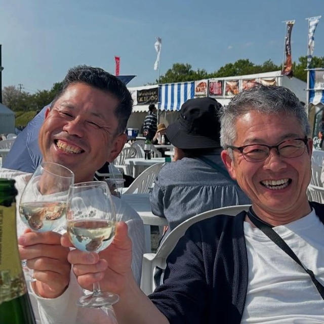 直江さんのお母様実家帰省時に近くのワイナリーにて（直江晃さんThreadsより）