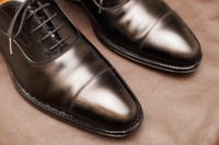 靴クリームを使って適切に手入れすれば靴の寿命は延びる