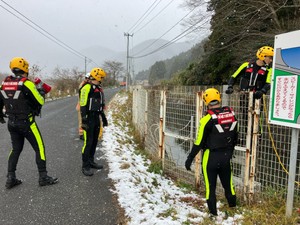 【速報】鳴子温泉の江合川近くの水路に車転落　運転手が流され行方不明　宮城・大崎市