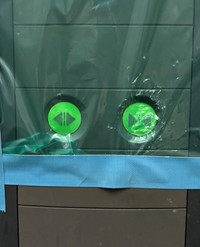 こちらが実際の写真。「閉」だけにダメージがくっきり