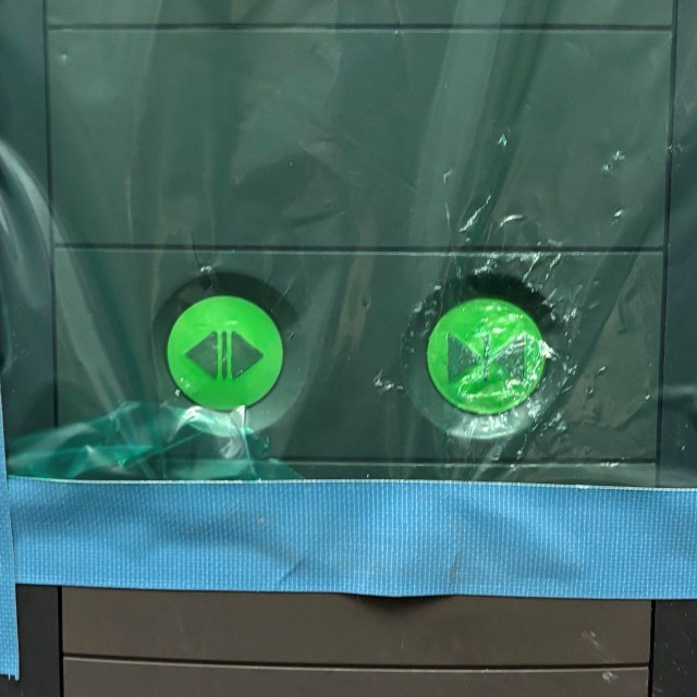 こちらが実際の写真。「閉」だけにダメージがくっきり