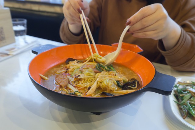 麻辣湯の流行が後押し！？…空前の「薬膳ブーム」が到来しているといいます（xiaosan/stock.adobe.com）