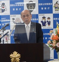 国家公安委員長の退任会見で、安倍元首相の銃撃事件の責任を「一生背負う」と発言した二之湯氏（２０２２年８月、東京都千代田区・警察庁）
