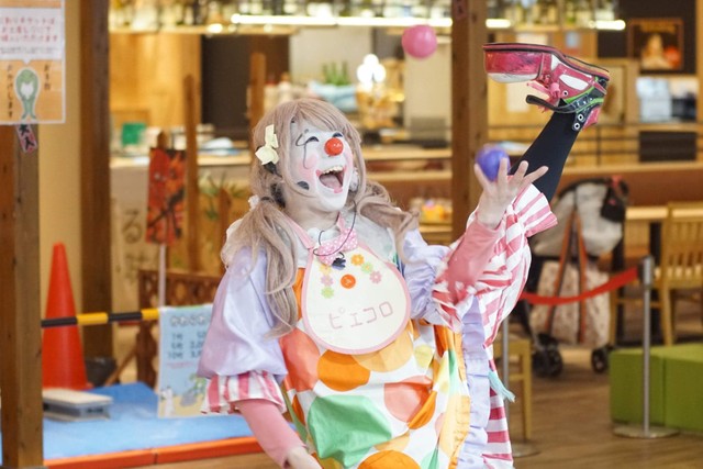 ミ・ナーラでのパフォーマンス（奈良市二条大路南）