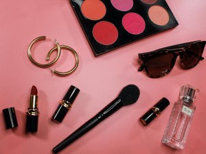 パリで出会った紫のリップ。義務感でやっていたメイクがワクワクに