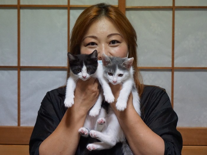 成田さんは、「喜んだり心配したり、猫の預かりは“心が忙しい”けど、できる限り続け、命をつなげていきたい」と笑顔で話してくれた