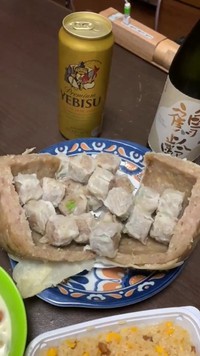 中からゴロゴロと22個のシウマイが…（ドンさん提供）
