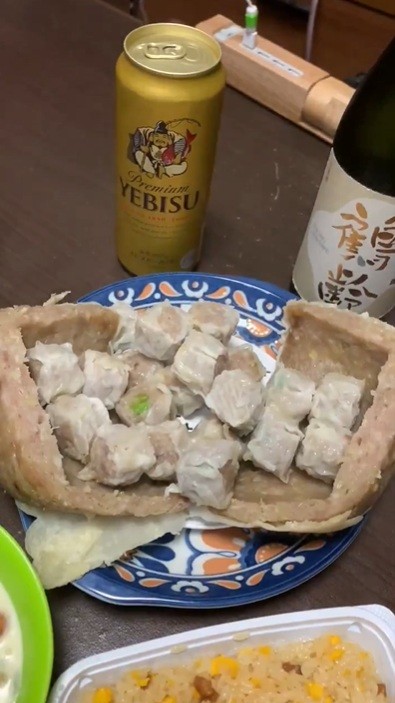 中からゴロゴロと22個のシウマイが…（ドンさん提供）