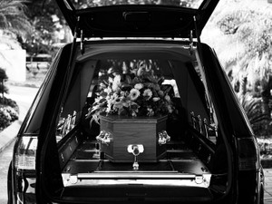 私が感じるメディアへの「もやもや」は、大切な人を亡くしたとき