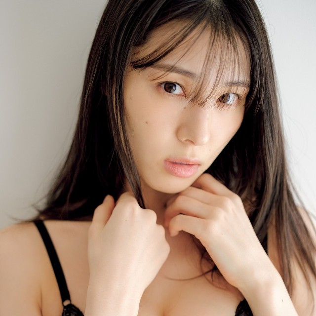 相楽伊織さん（撮影／鈴木ゴータ　ヘアメイク／萩村千紗子　スタイリング／田中あゆ美）