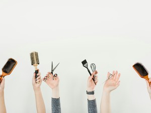 今、前髪を伸ばしている。なぜなら、前髪カット代が払えないから