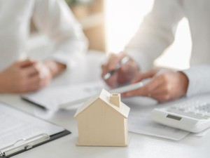 不動産を売却する際の手数料　仲介手数料の計算式や譲渡所得税を解説