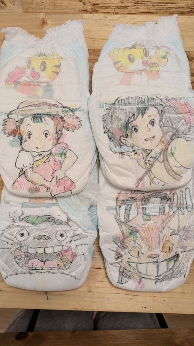 「メイ」「サツキ」「ネコバス」「トトロ」が並んだ手描きおむつ／Mmmさん（@mausanpo）提供