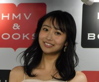 写真集発売イベントを行った溝端葵＝HMV＆BOOKS SHIBUYA