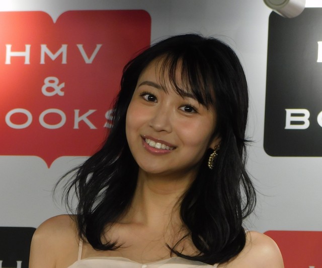 写真集発売イベントを行った溝端葵＝HMV＆BOOKS SHIBUYA