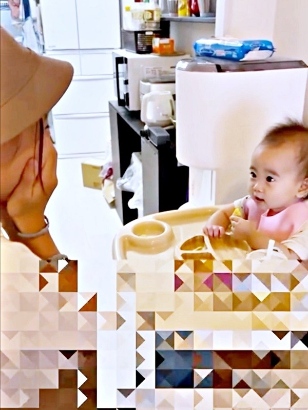 妹は、うなづいてお姉ちゃんを見つめました（画像提供：はげちゃびん一族の日常さん）