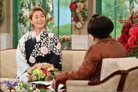 「徹子の部屋」に出演する氷川きよし（左）＝テレビ朝日提供