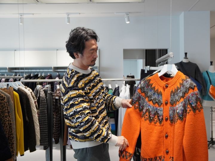 ニット直営店を工場に併設 米富繊維3代目が縮める地方と都会の距離