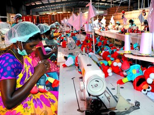 給料をもらえるようになった国、もらえなくなった国　中間層はどこへ