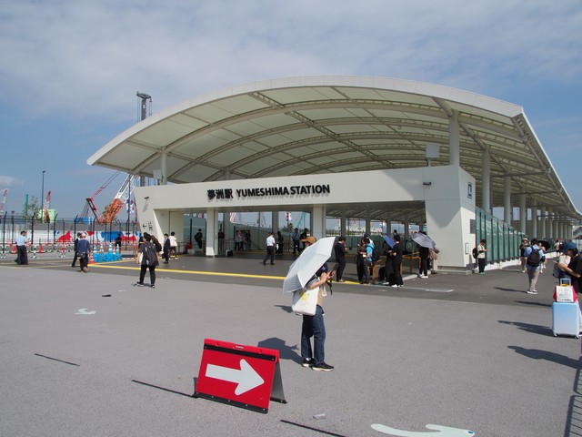 夢洲駅周辺は賑わっていた