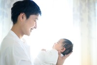 パパの育休に対する満足度は？　※画像はイメージです（kapinon/stock.adobe.com）