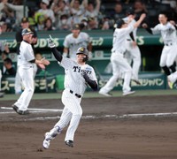 サヨナラ弾を放った森下翔太＝2026年5月20日撮影 