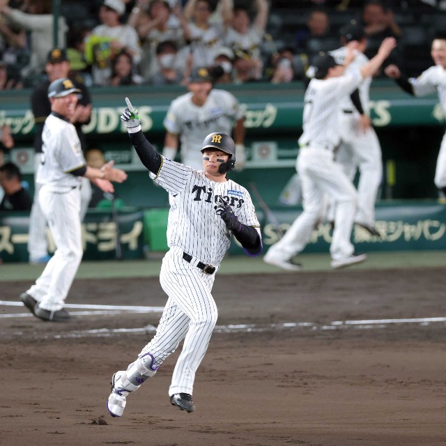 サヨナラ弾を放った森下翔太＝2026年5月20日撮影 