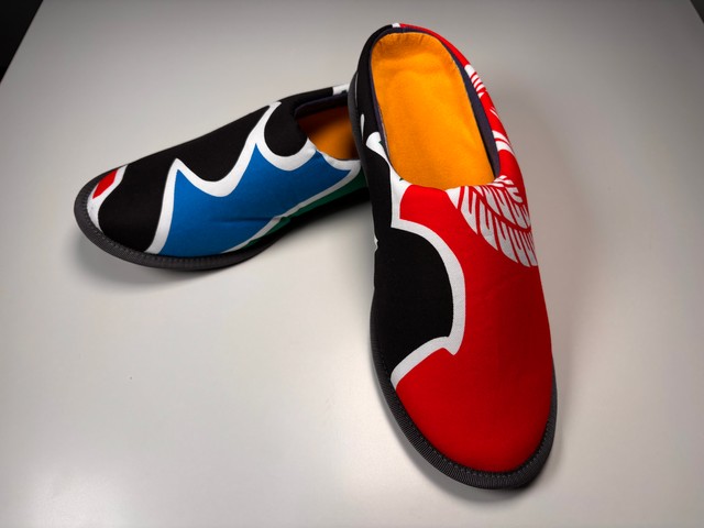 四国こんぴら歌舞伎大芝居に合わせて限定ルームシューズを販売　香川県の老舗染物店とシューズメーカーがコラボ　琴平のみで限定販売