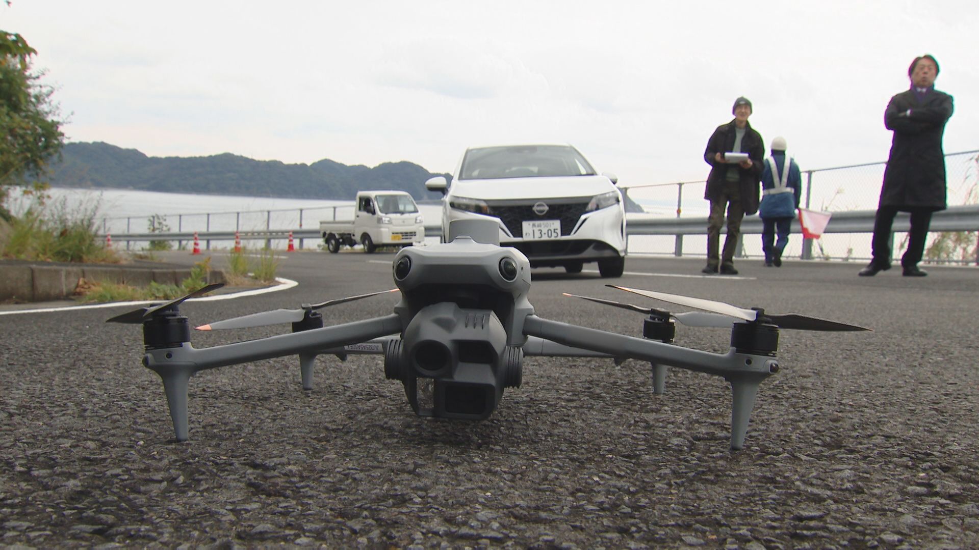 実物 emergency floating sysytem AI搭載ドローンで上空から道路を点検 「災害に強いインフラの維持