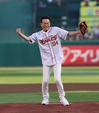 セレモニアルピッチを務めta田原俊彦