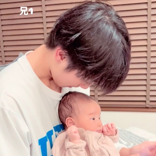 末っ子ちゃんが可愛くて仕方がない15歳の長男くん。しつこく構いすぎて今では…？（提供：@nokonokonokosan_dorosanさん）