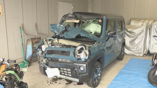 原付きバイクと衝突した軽自動車