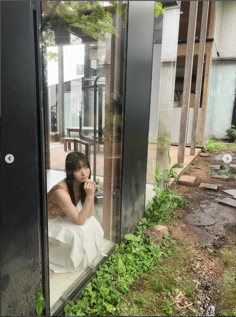 「FLASH」（26年5月26日発売号）に登場した八木仁愛のオフショット　本人のインスタグラム（＠yagitoa_bokuao）より