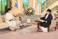 「徹子の部屋」に出演する江口ともみ（左）と黒柳徹子＝テレビ朝日提供