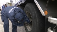 タイヤ交換が増える11月に脱輪事故が集中　中国運輸局などが大型車のタイヤ点検　岡山