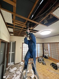天井の補強も行います。