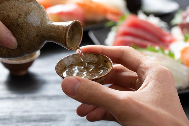 通販で日本酒を購入する際に「重視するポイント」は？　※画像はイメージです（kazoka303030/stock.adobe.com）