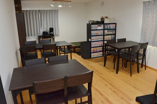 店内は白色を基調とした清潔なイメージで、くつろぎやすい