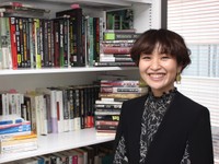 学術的にゾンビを読み解く研究者、国際ファッション専門職大学の福田安佐子助教＝大阪市内