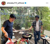 明石家さんま（右）と二千翔さん　大竹しのぶのインスタグラム（@shinobu717_official）より＝2023年7月21日投稿