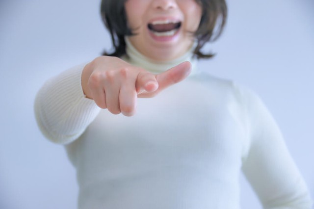 怒りのあまり学校へ怒鳴り込む保護者も…　※画像はイメージです（stock.adobe.com）