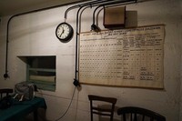 ワルシャワの鉄鋼メーカーにある冷戦時代につくられた地下シェルターの一室＝2023年6月5日、荒ちひろ撮影