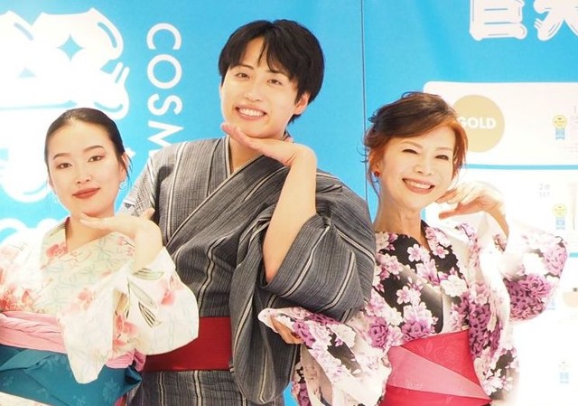 （左から）爛々・萌々、レインボー・池田直人、シルク