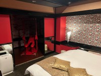 奥の部屋にあるのはトレーニング器具でしょうか？（野村泰紀さん提供）