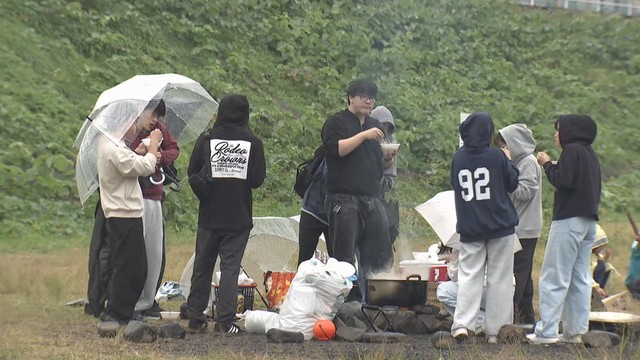 芋煮会でにぎわう河川敷　ごみ集積所の設置をやめ仙台市が持ち帰りを呼び掛け