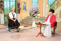 黒柳徹子さん（右）とトークを展開する中尾ミエさん