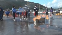 中学生が消火活動を体験（新見市立新見南中学）