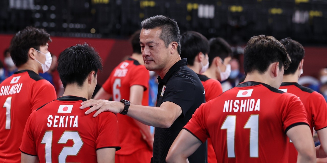 バレー - バレーボールの中垣内祐一氏、福井工大の総監督と教授 バレー - バレーボールの中垣内祐一氏、福井工大の総監督と教授