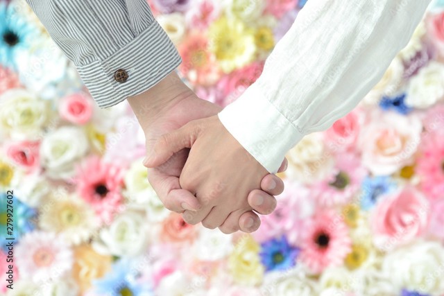 結婚するなら恋愛？お見合い？　※画像はイメージです（takasu/stock.adobe.com）